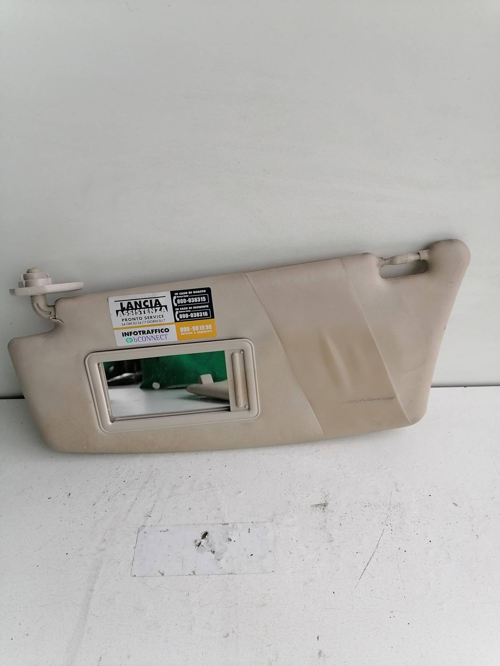 Aletta parasole parabrezza sx.